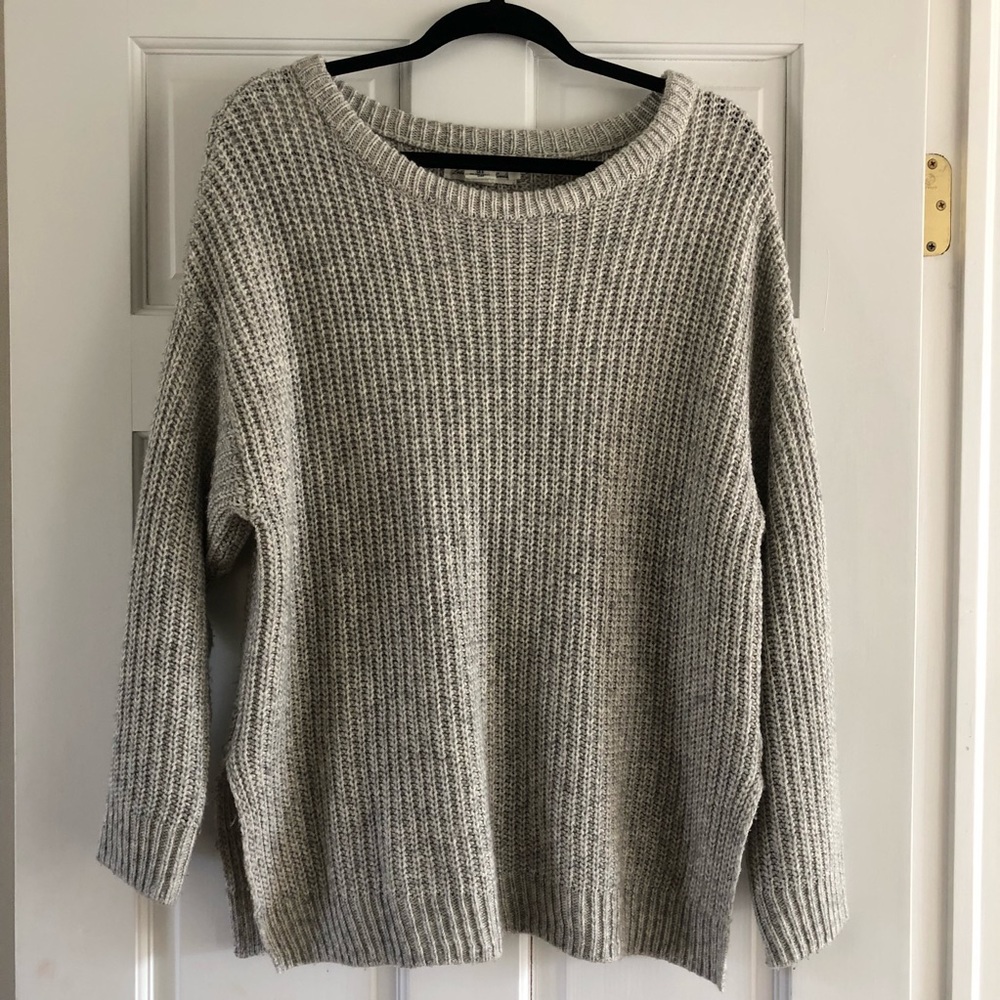 Oversized gray knit sweater